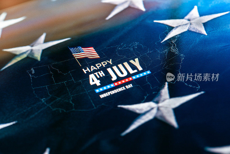 7月4日背景- 7月4日美国国旗上的信息在数字屏幕上